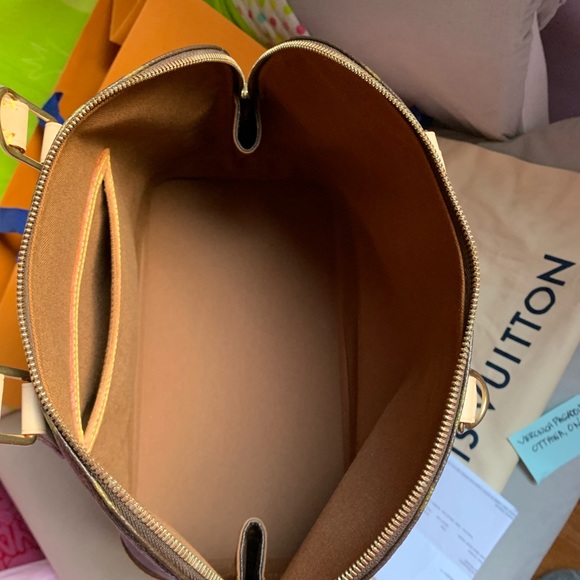 Authentic Louis Vuitton Alma PM - Picture 5 of 13